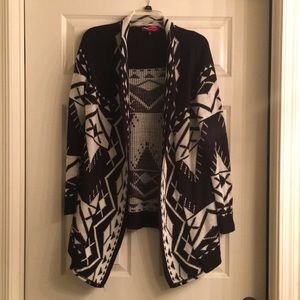 EUC geometric printed drapy cardigan